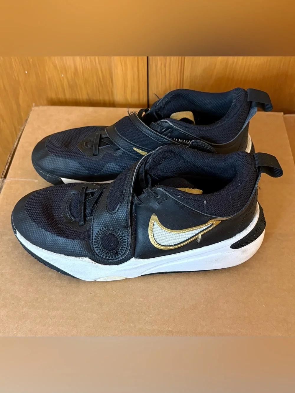 Kids Black and White Athletic Sneakers w/ Gold Accent 5.5 Y